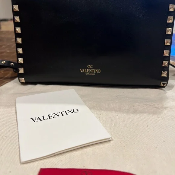 SMALL ROCKSTUD GRAINY CALFSKIN CROSSBODY BAG - Picture 4 of 4